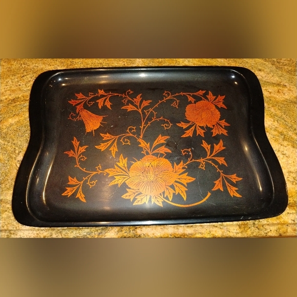 Vintage black plastic tray with red flower design - Picture 1 of 3